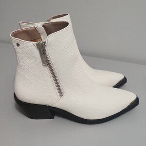 Matt & Nat Evex Chelsea Boots -- Size 5